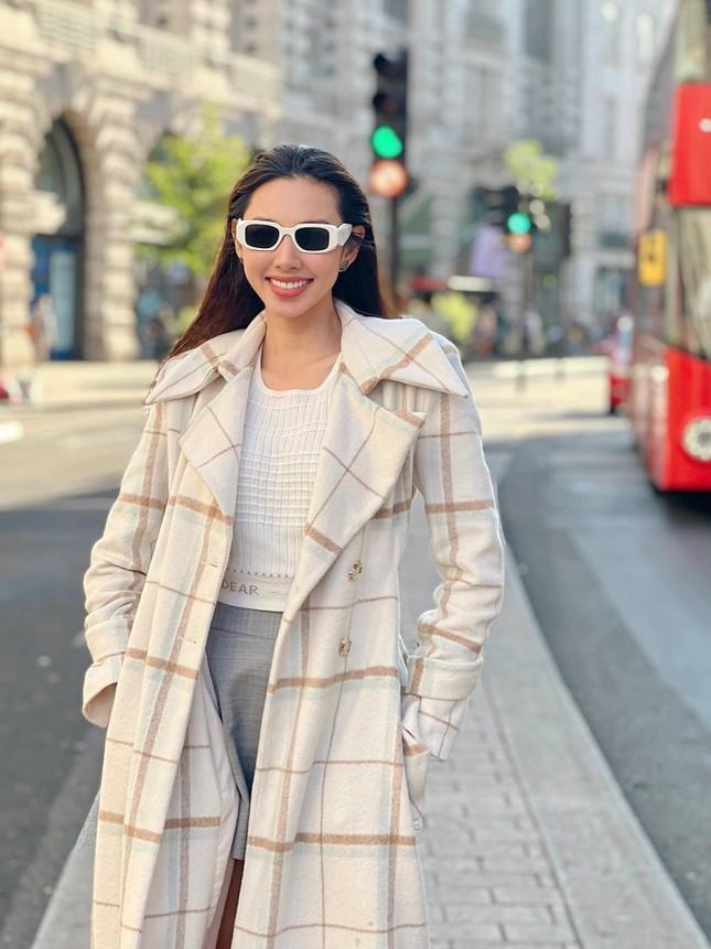 Mang vương miện sang Angola nhưng vì sao Thùy Tiên không dùng?-6