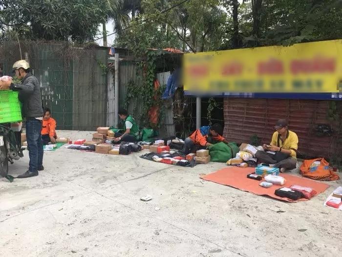 Khi shipper hết lòng vì thượng đế, lội ra giữa biển để giao đồ ăn-9