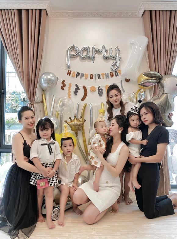 Con trai lớn tròn 1 tuổi, hot girl Người Ấy Là Ai sắp đẻ bé thứ 2-4