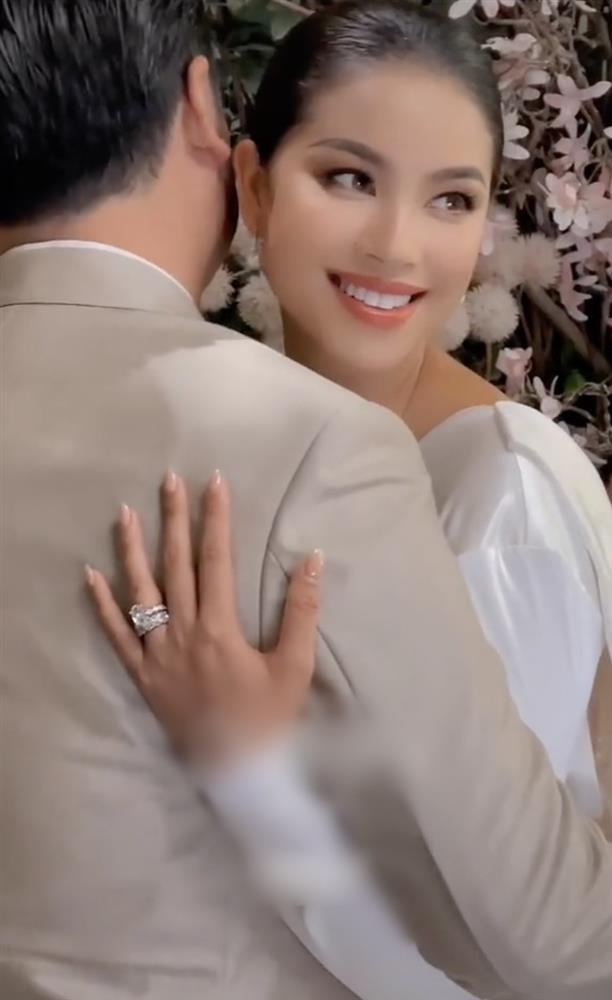 Phạm Hương cố già dặn để xứng đôi với chồng hơn 20 tuổi?-10