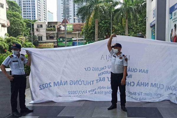 Thanh niên trượt chân rơi từ tầng 3 chung cư xuống đất-2