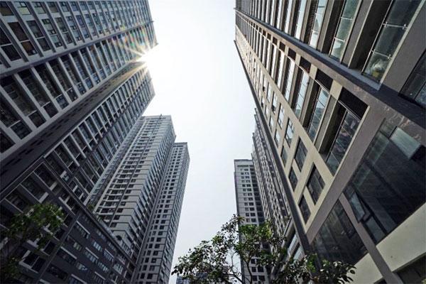 Thanh niên trượt chân rơi từ tầng 3 chung cư xuống đất-3