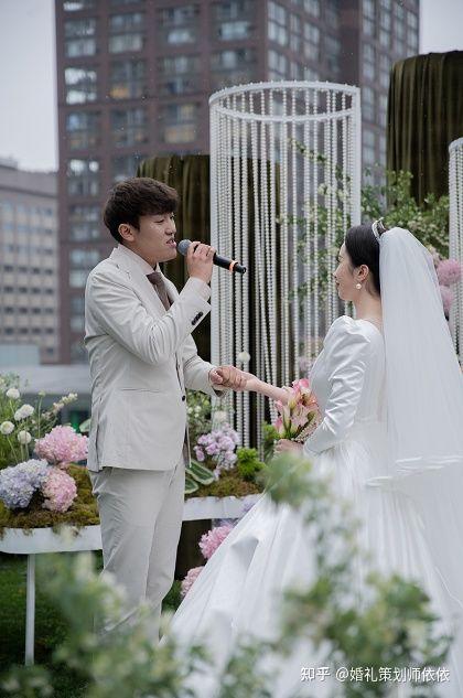 Hôn lễ đẹp như phim Hàn Quốc: Ngất ngây bộ váy cưới cổ điển của cô dâu-6