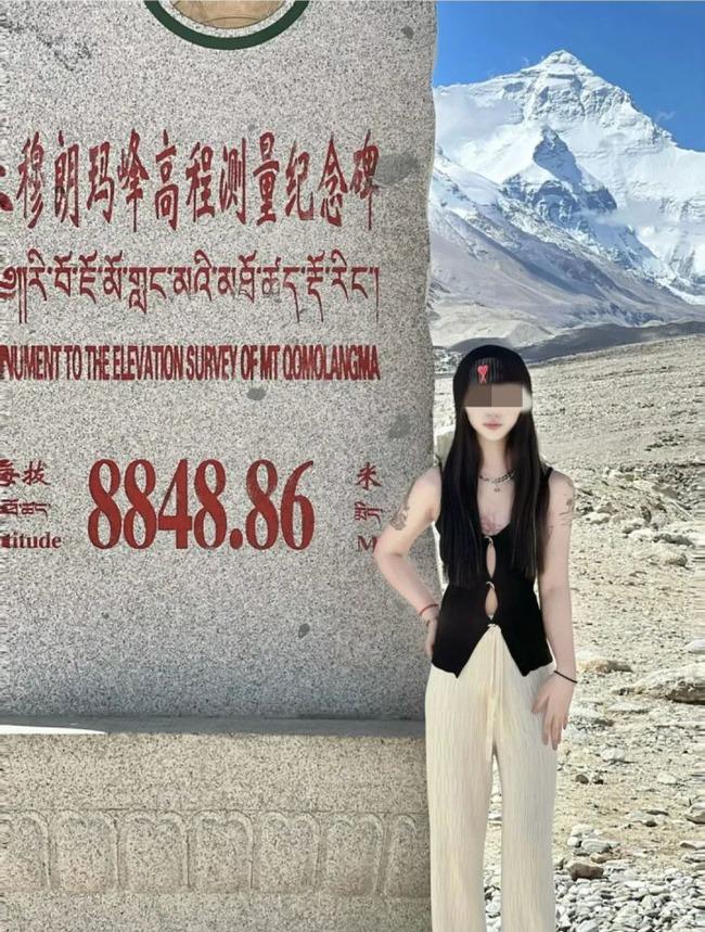 Phản ứng trung niên mặc váy công chúa bóc trần mặt xấu lòng người-4