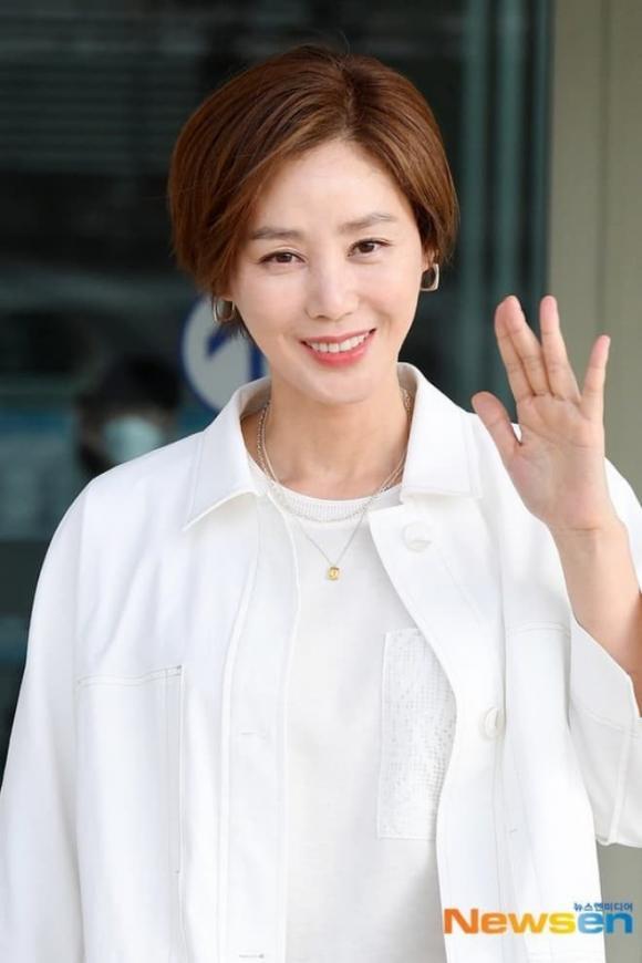 Cách mix đồ giúp cựu Hoa hậu Hàn trẻ không tưởng dù đã U60-7