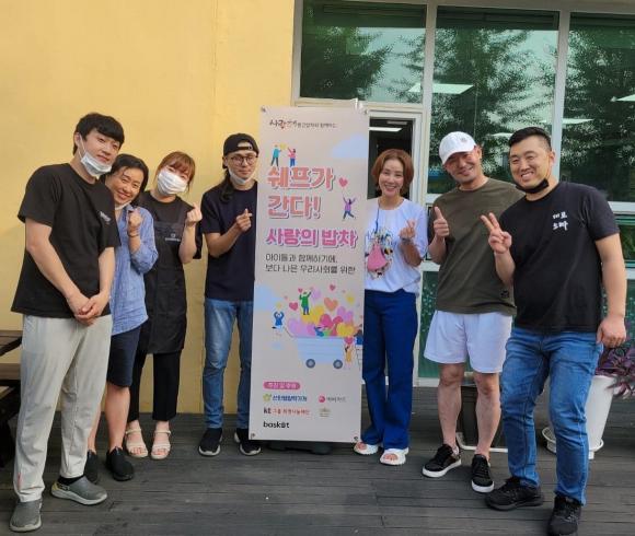 Cách mix đồ giúp cựu Hoa hậu Hàn trẻ không tưởng dù đã U60-9