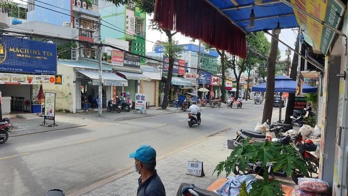 Bẻ khóa trộm xe còn rút dao đe dọa người dân giữa đường-2