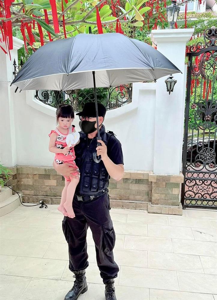 Đoàn Di Băng lộ chi phí SỐC thuê dàn vệ sĩ bảo vệ 24/24-3