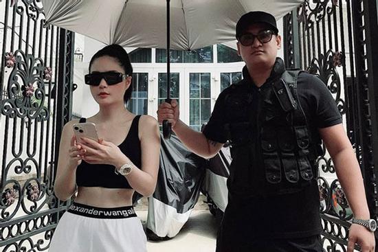 Đoàn Di Băng lộ chi phí SỐC thuê dàn vệ sĩ bảo vệ 24/24