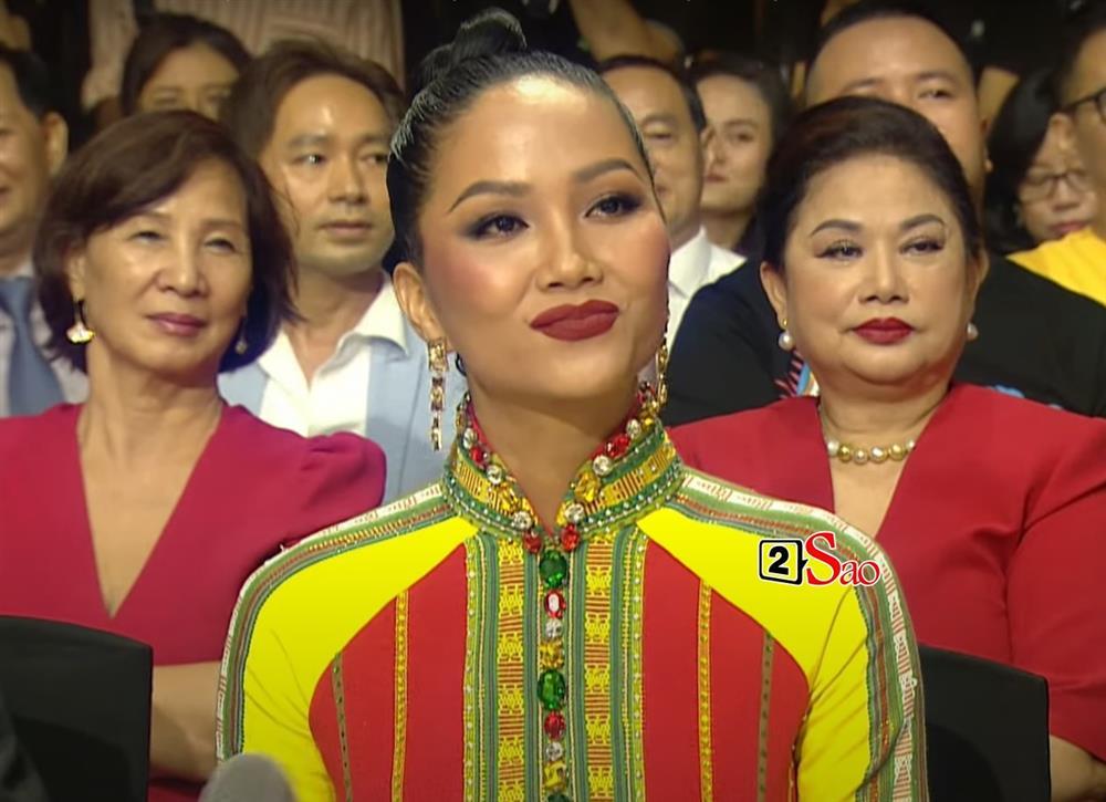 HHen Niê chữa xu thành xinh ngoạn mục tại sự kiện lớn-4