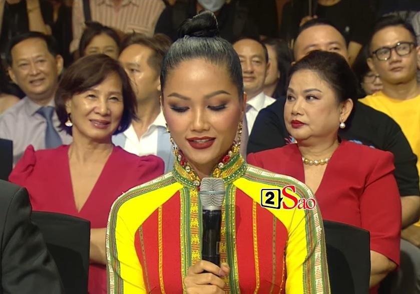 HHen Niê chữa xu thành xinh ngoạn mục tại sự kiện lớn-5