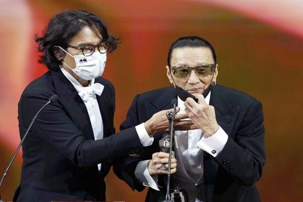 Hậu trường phim của Ảnh đế U90 và sao nữ kém 35 tuổi gây tò mò-3