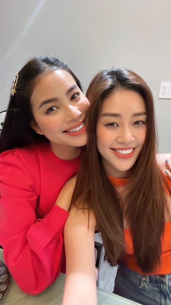 Về nước, Phạm Hương so kè chặt đẹp từ mẹ bỉm đến Hoa hậu đàn em-2
