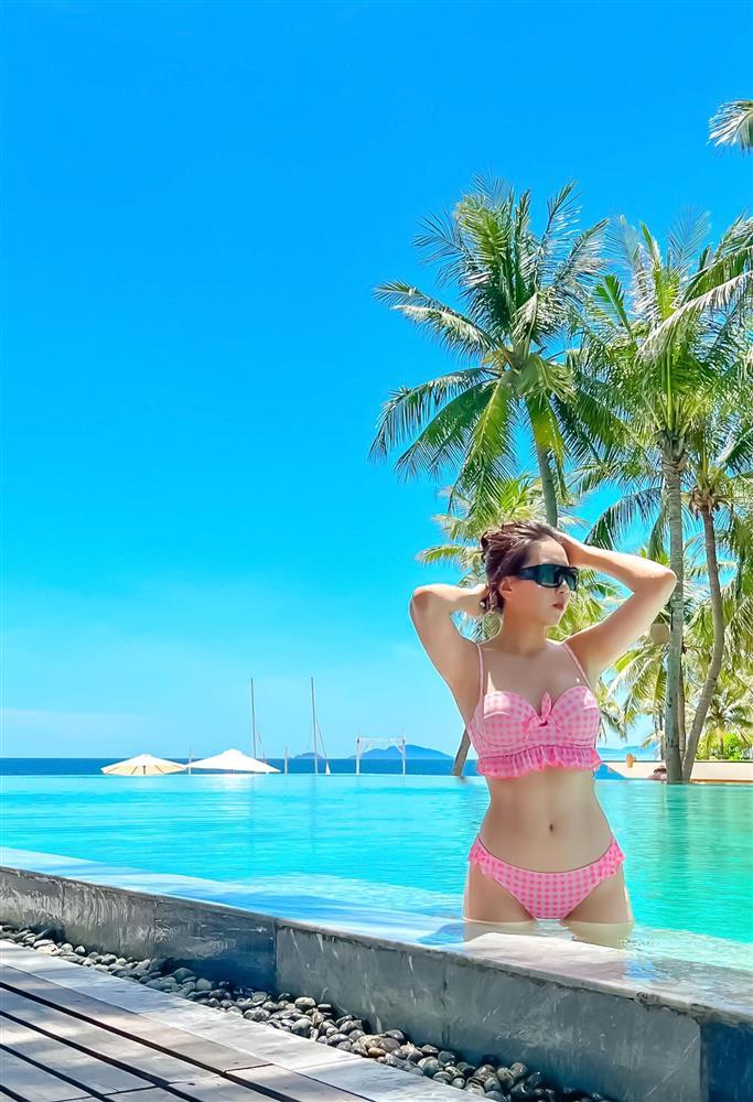 MC Mai Ngọc mặc mát mẻ, vòng 2 chả kém Ngọc Trinh-2