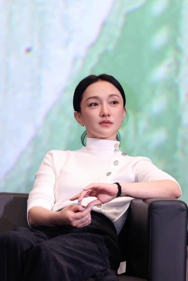 Chỉ thay đổi một điểm nhỏ, U50 Châu Tấn trẻ ra chục tuổi-1