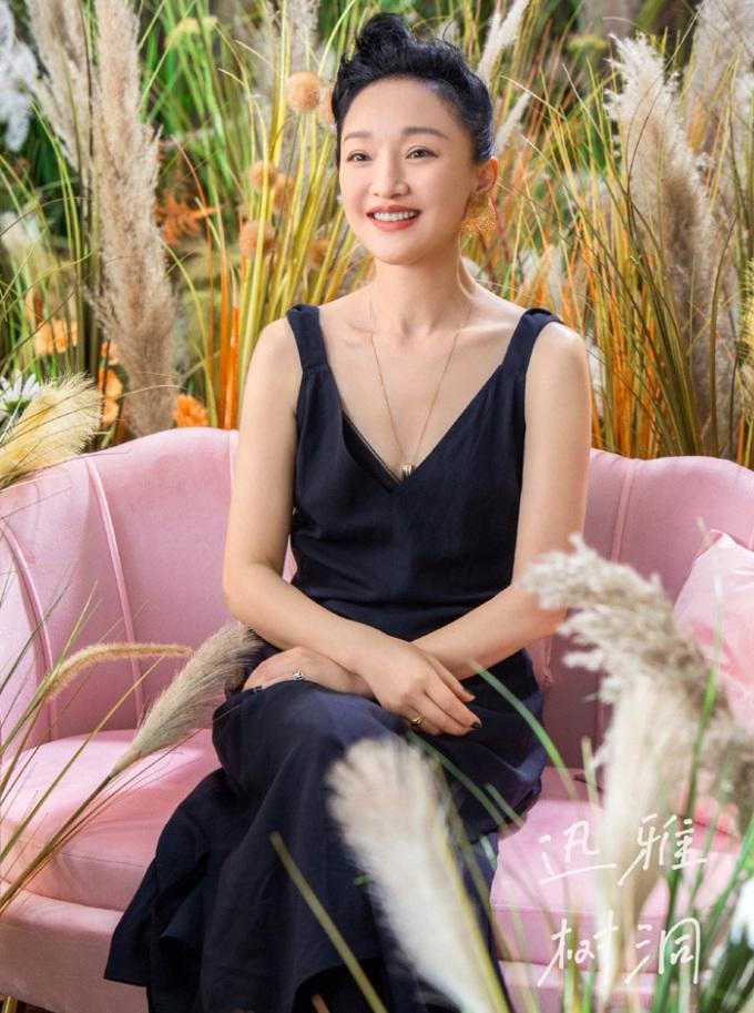 Chỉ thay đổi một điểm nhỏ, U50 Châu Tấn trẻ ra chục tuổi-6