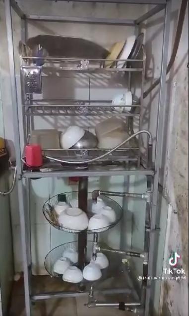 Thương vợ vất vả, chồng chế máy rửa bát cực độc từ... cánh quạt-1