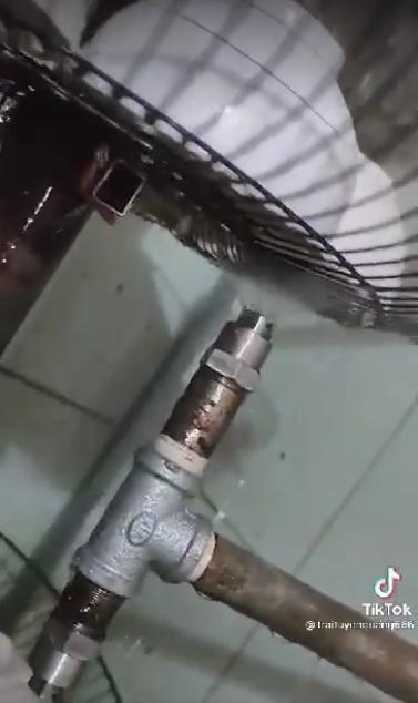 Thương vợ vất vả, chồng chế máy rửa bát cực độc từ... cánh quạt-4