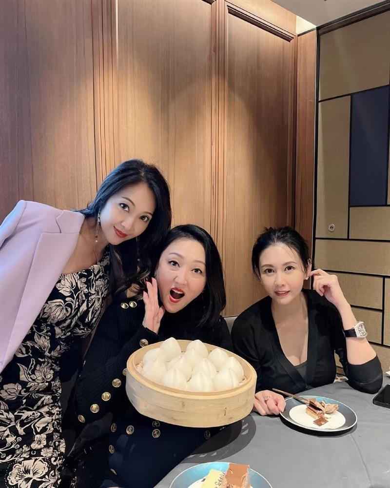 Nữ hoàng cảnh nóng Khâu Thục Trinh đã đẹp còn giàu ở tuổi 54-1