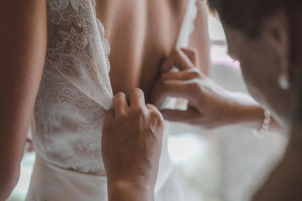 Thấy mẹ mặc váy cưới, con trai bật khóc vì hạnh phúc-2