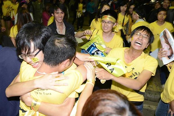 Những lần T-ara sang Việt Nam: Mãi mãi huyền thoại fanboy khóc-2