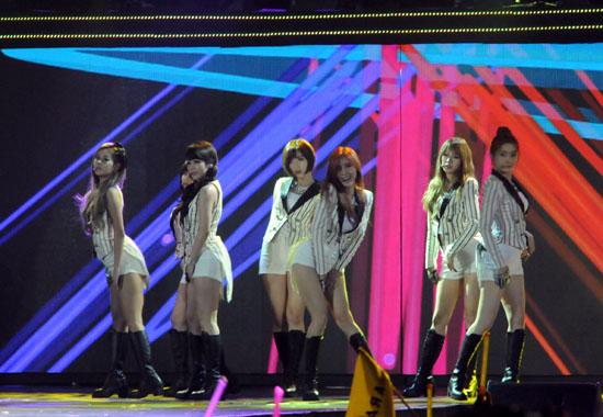 Những lần T-ara sang Việt Nam: Mãi mãi huyền thoại fanboy khóc-3