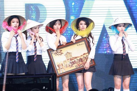 Những lần T-ara sang Việt Nam: Mãi mãi huyền thoại fanboy khóc