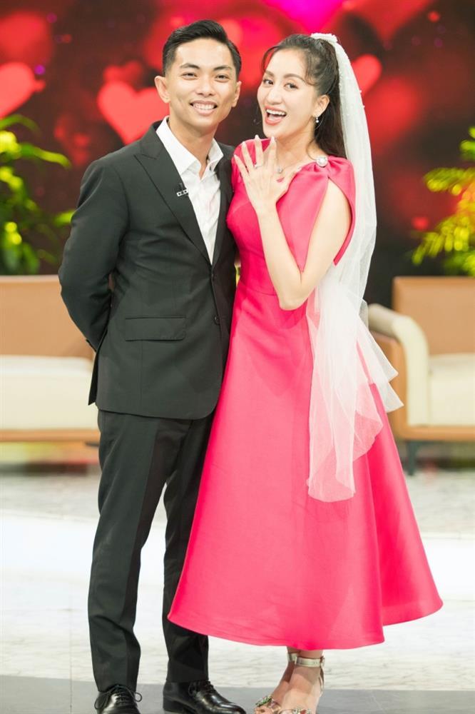 Khánh Thi - Phan Hiển phải lùi thời gian làm đám cưới-2
