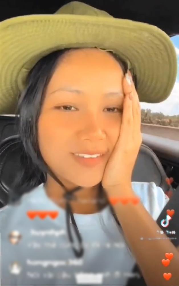 HHen Niê bào chữa vì vạ miệng không mặc đồ dân tộc final walk-5