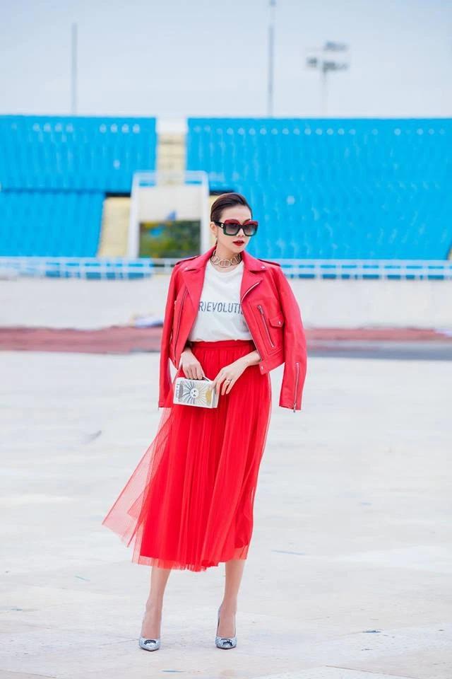 Sao Việt đi đâu nổi đấy nhờ mix đồ với chân váy đỏ-7