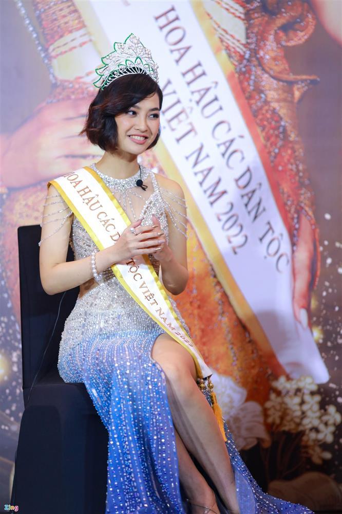 Nông Thúy Hằng: Chỉ là tin đồn, không có căn cứ tước vương miện-3