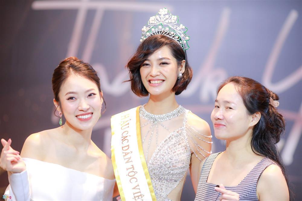 Nông Thúy Hằng: Chỉ là tin đồn, không có căn cứ tước vương miện-4