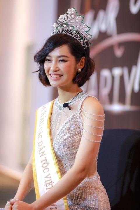 Nông Thúy Hằng: Chỉ là tin đồn, không có căn cứ tước vương miện-5