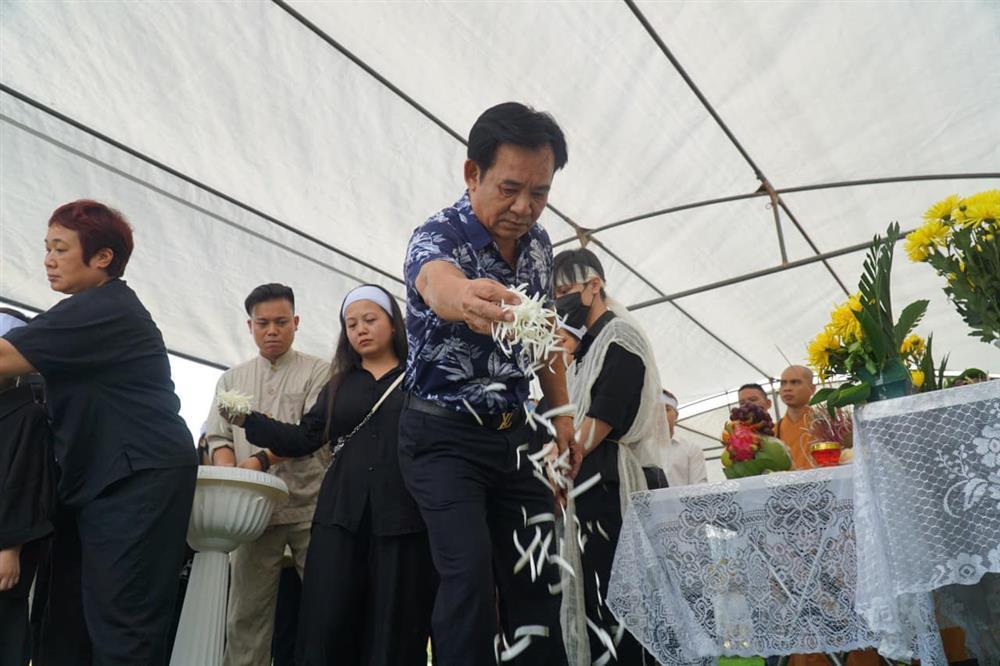 Đồng nghiệp bần thần tiễn nghệ sĩ Giang Còi về nơi an nghỉ-7