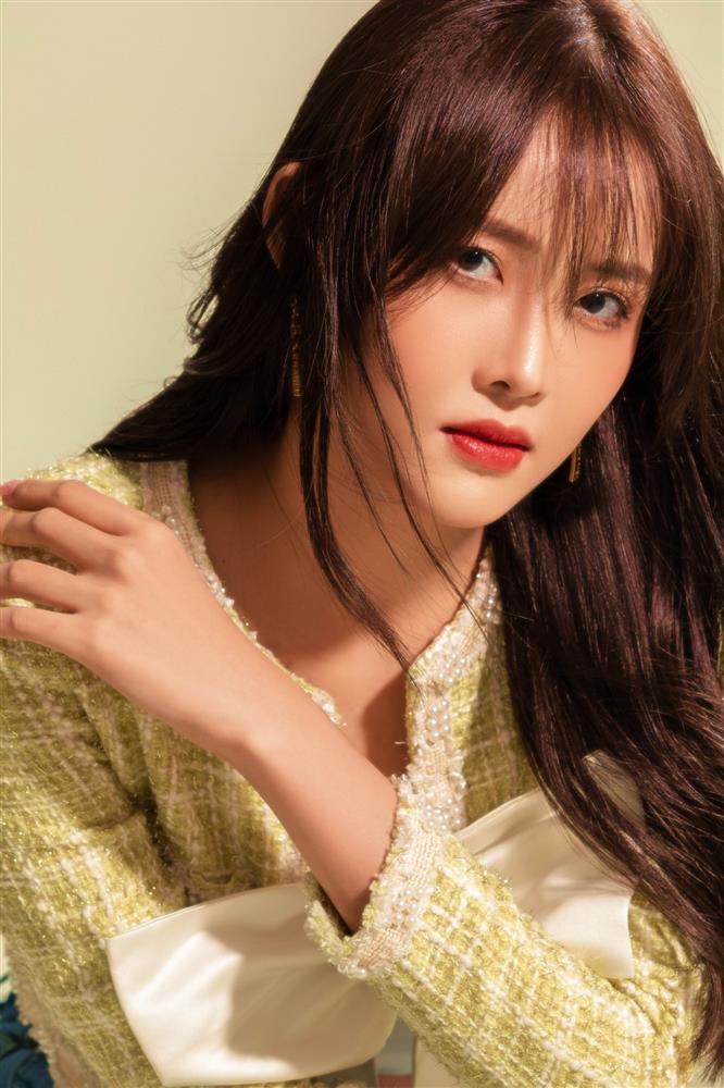 Trương Mỹ Nhân gặp khó khi đóng phim vì chân quá dài-5