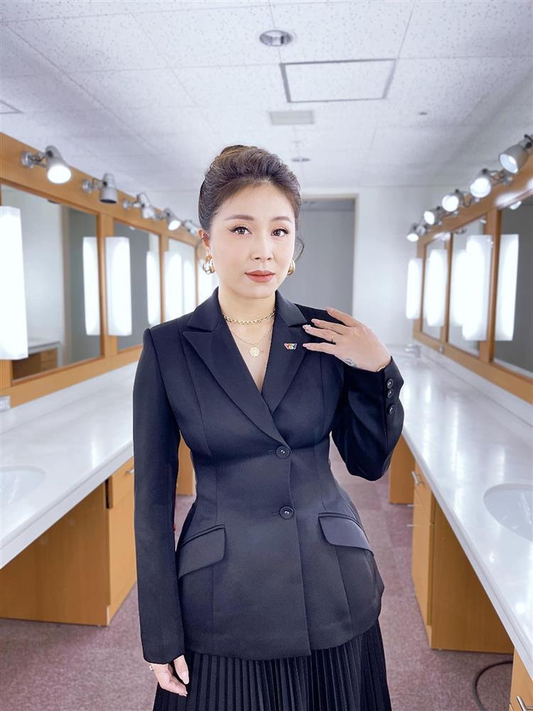 MC Hoàng Linh lộ ảnh quá khứ, bất ngờ nhan sắc thời son rỗi-13