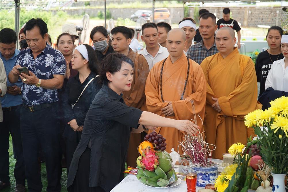 Đồng nghiệp bần thần tiễn nghệ sĩ Giang Còi về nơi an nghỉ-5