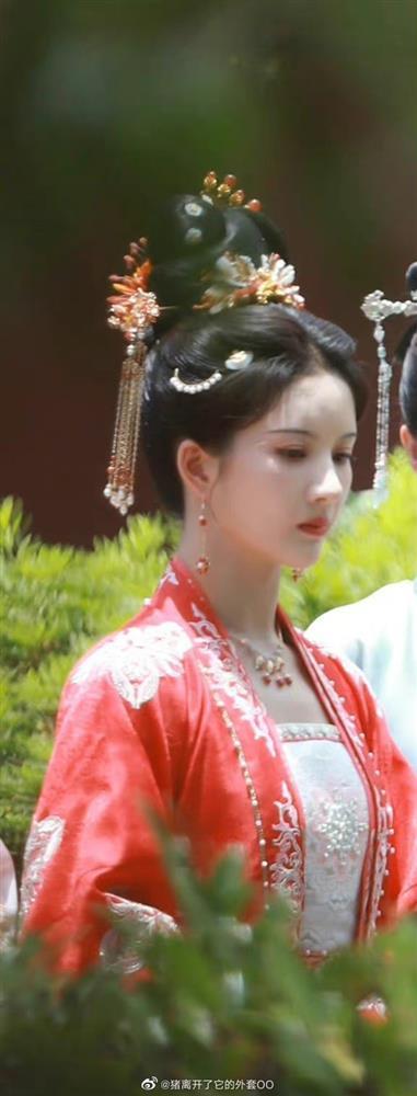 Bạch Lộc bị chê kém xinh, đóng chính mà thua cả visual nữ phụ-3