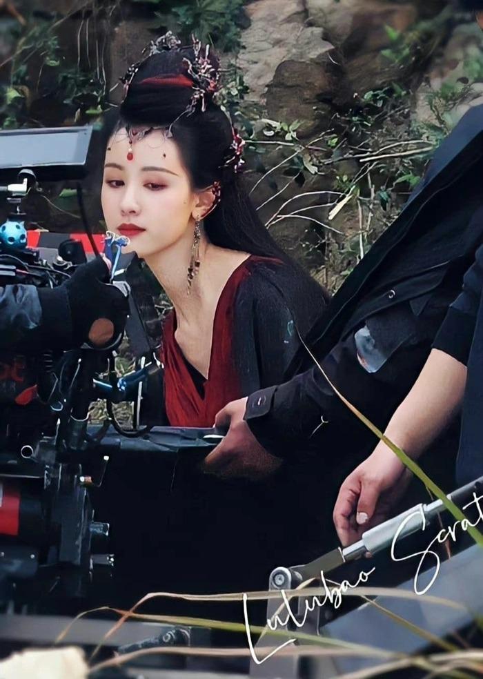 Bạch Lộc bị chê kém xinh, đóng chính mà thua cả visual nữ phụ-9