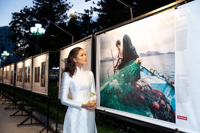 HHen Niê và những lần ghi điểm với trang phục truyền thống-1