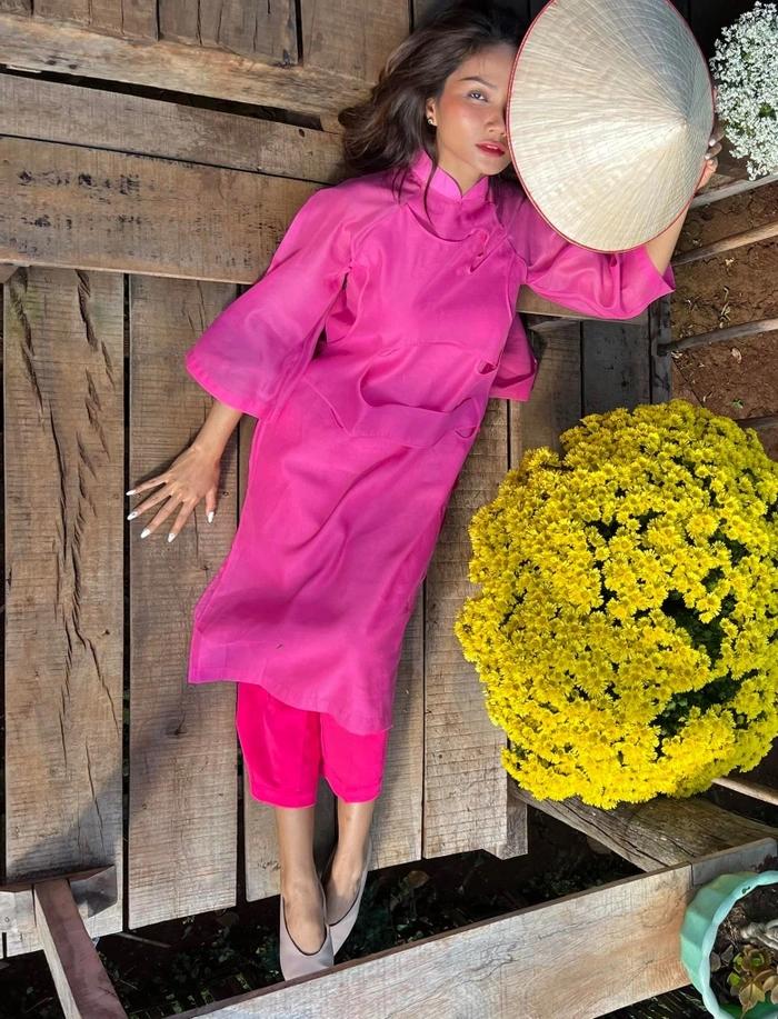 HHen Niê và những lần ghi điểm với trang phục truyền thống-7