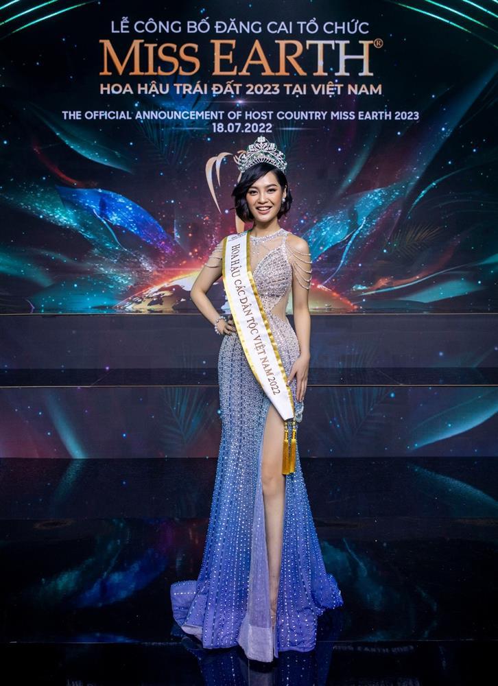 Nông Thúy Hằng không khai gian, vậy chiều cao ảo từ đâu ra?-6