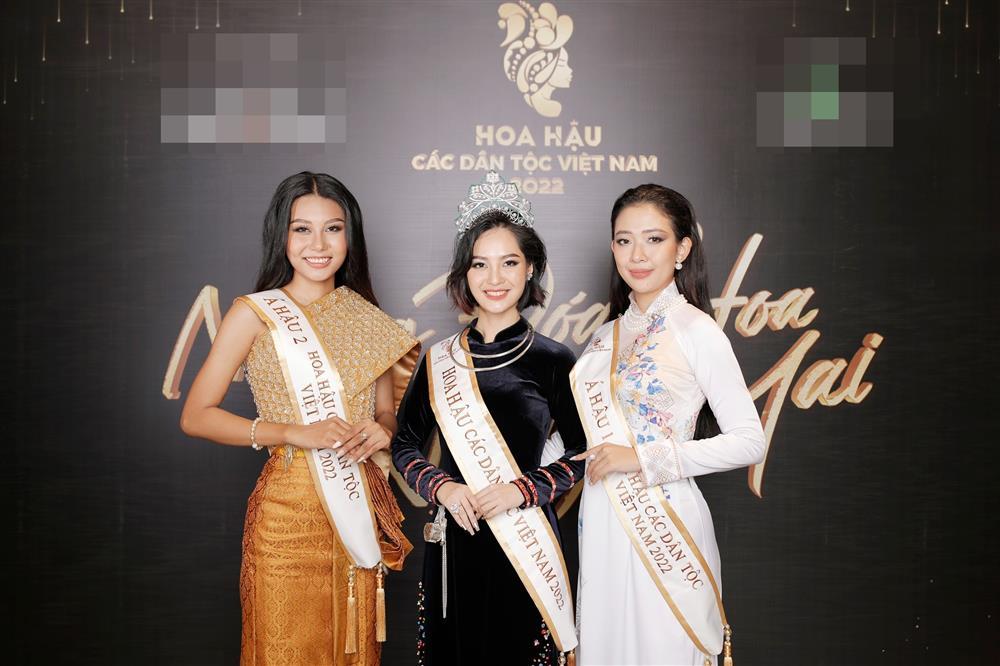 Nông Thúy Hằng không khai gian, vậy chiều cao ảo từ đâu ra?-7