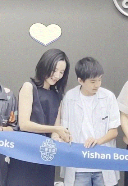 Con trai Chúc Anh Đài Đổng Khiết đẹp mã giống Dương Dương-2