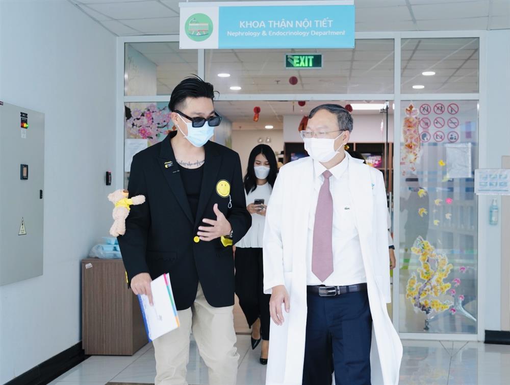 Wowy phản hồi về việc vì sao không tặng thiết bị y tế cho vùng sâu, vùng xa-4