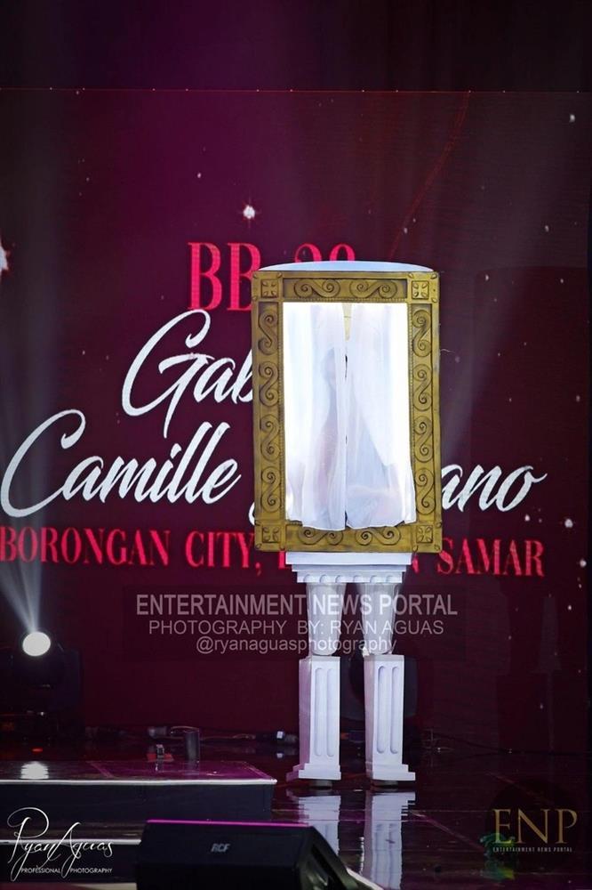 Lạnh sống lưng vì trang phục dân tộc mô phỏng tranh thờ-1