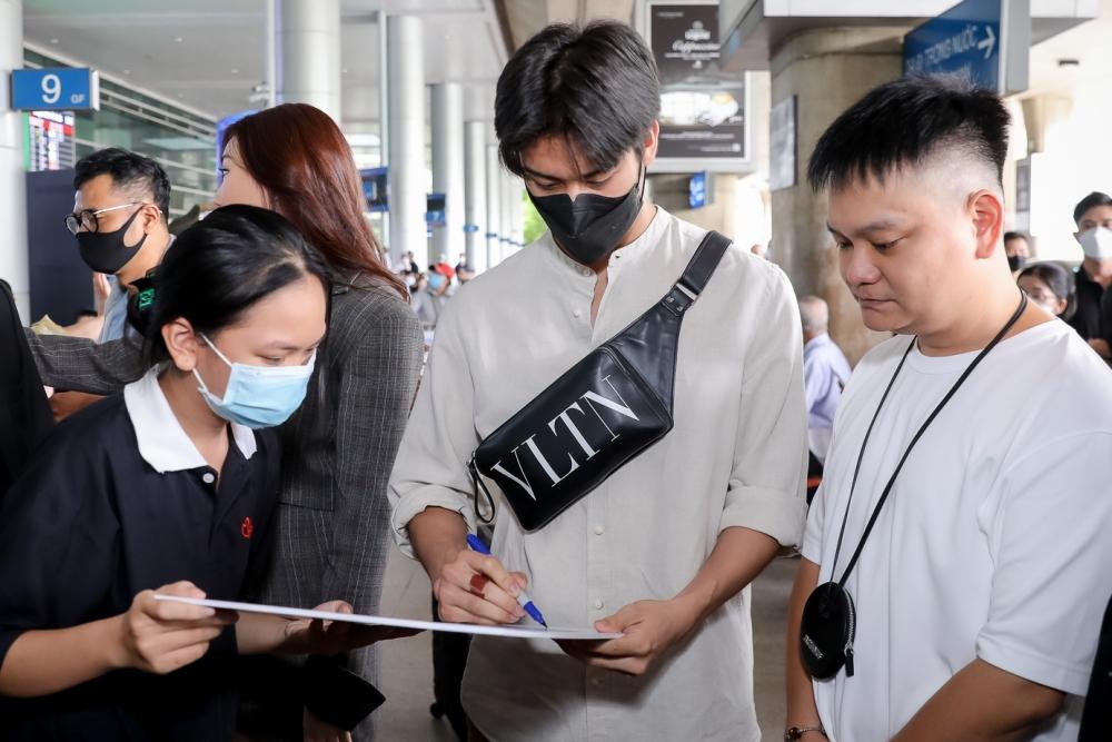 August Vachiravit đến Việt Nam, che kín mặt vẫn toát lên vẻ nam thần-5