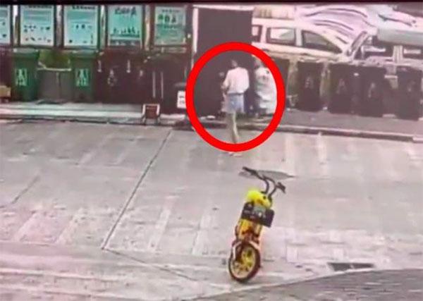 Người phụ nữ vứt con 7 tháng tuổi vào thùng rác để trừng phạt chồng-1