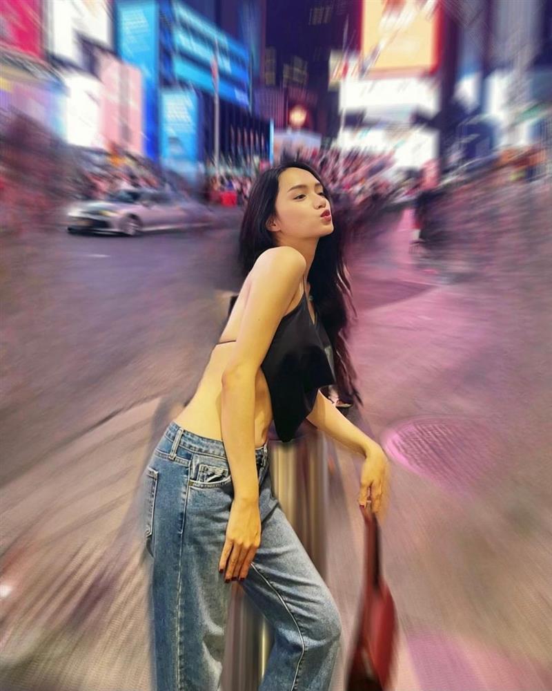 Hương Giang có mặc áo mà như cởi trần trên đất Mỹ-4