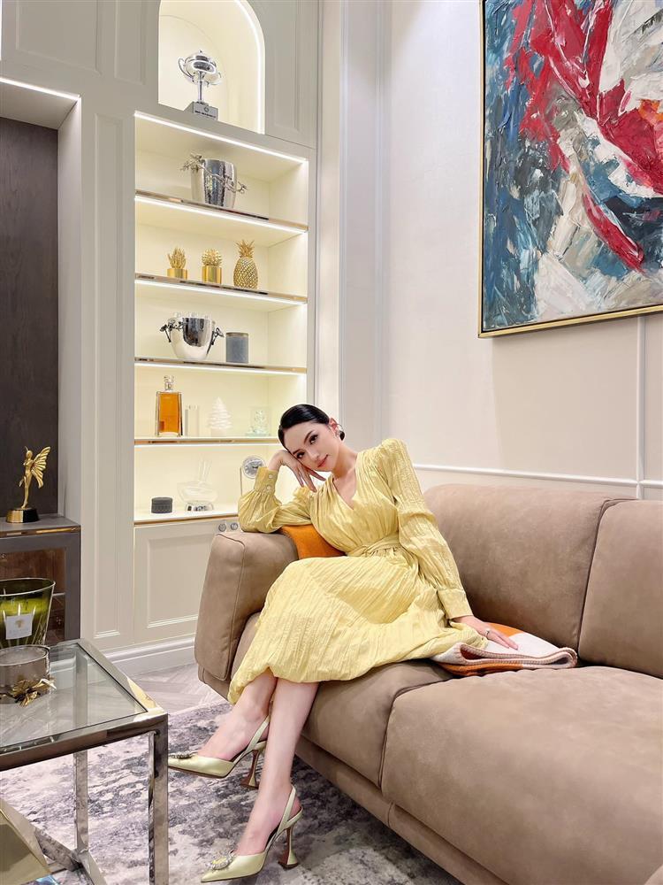 Hương Giang có mặc áo mà như cởi trần trên đất Mỹ-7